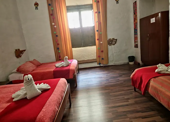 Pirwa Backpackers Colonial Hostel *