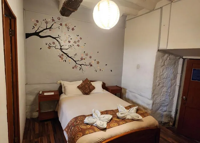 Pirwa Backpackers Colonial Hostel *