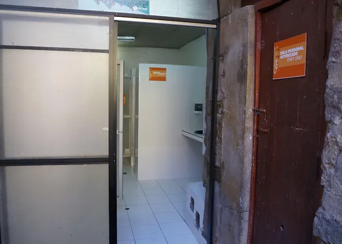 Pirwa Backpackers Colonial Hostel *