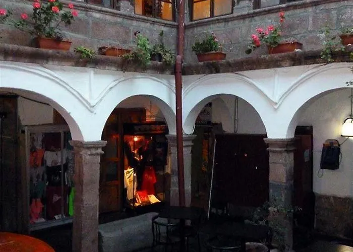 Hostel Pirwa Backpackers Colonial