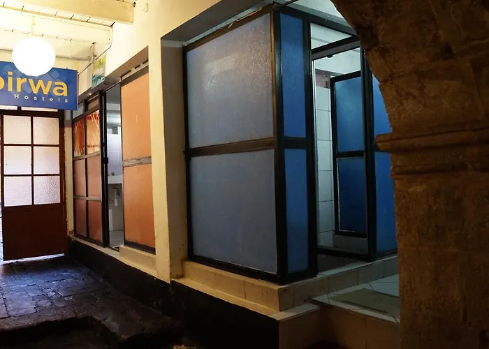 Pirwa Backpackers Colonial Hostel *